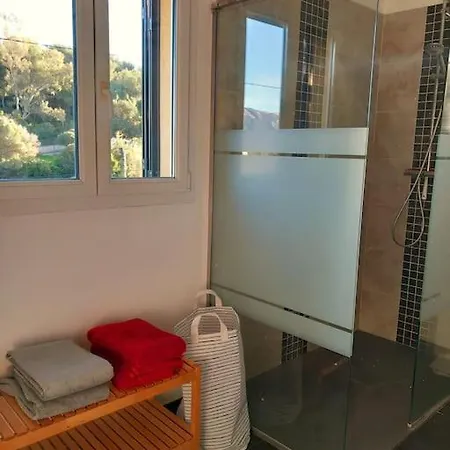 Hébergement de vacances Avec Piscine Vue Mer